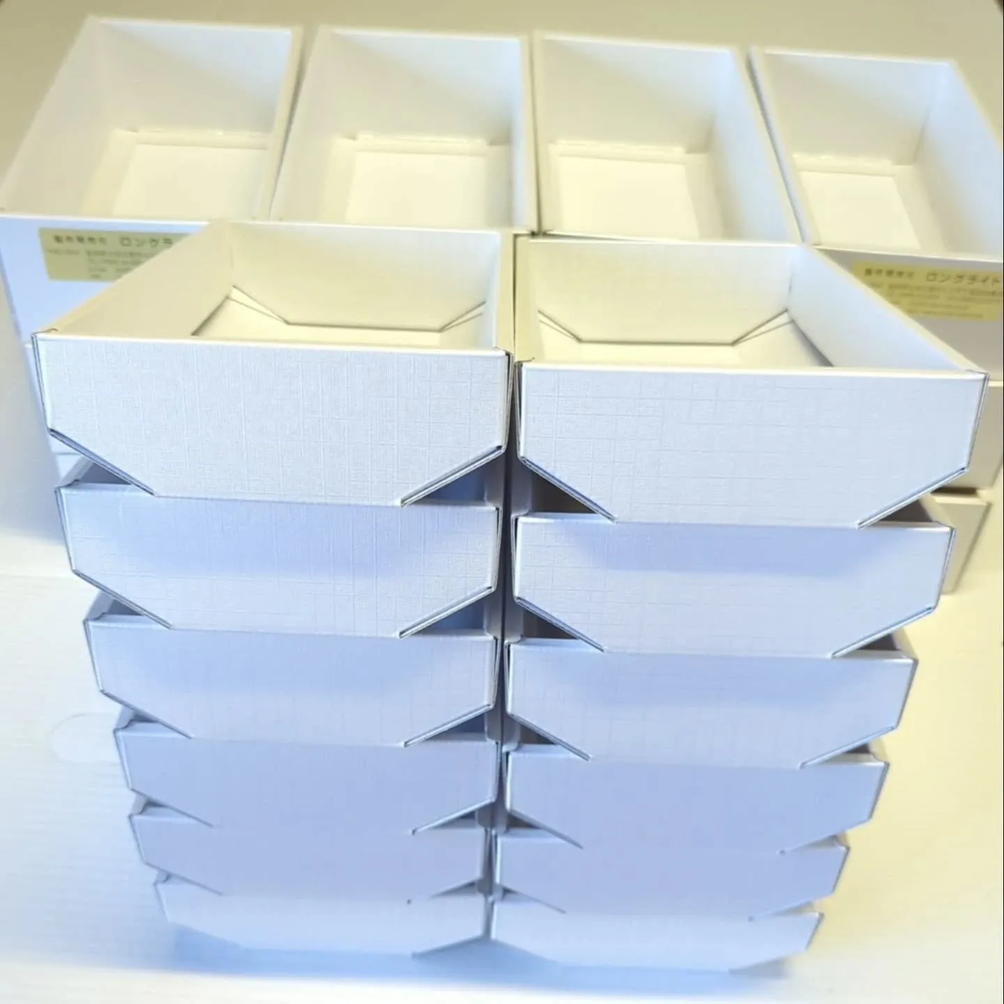 今日は小サイズの白柄の生産。