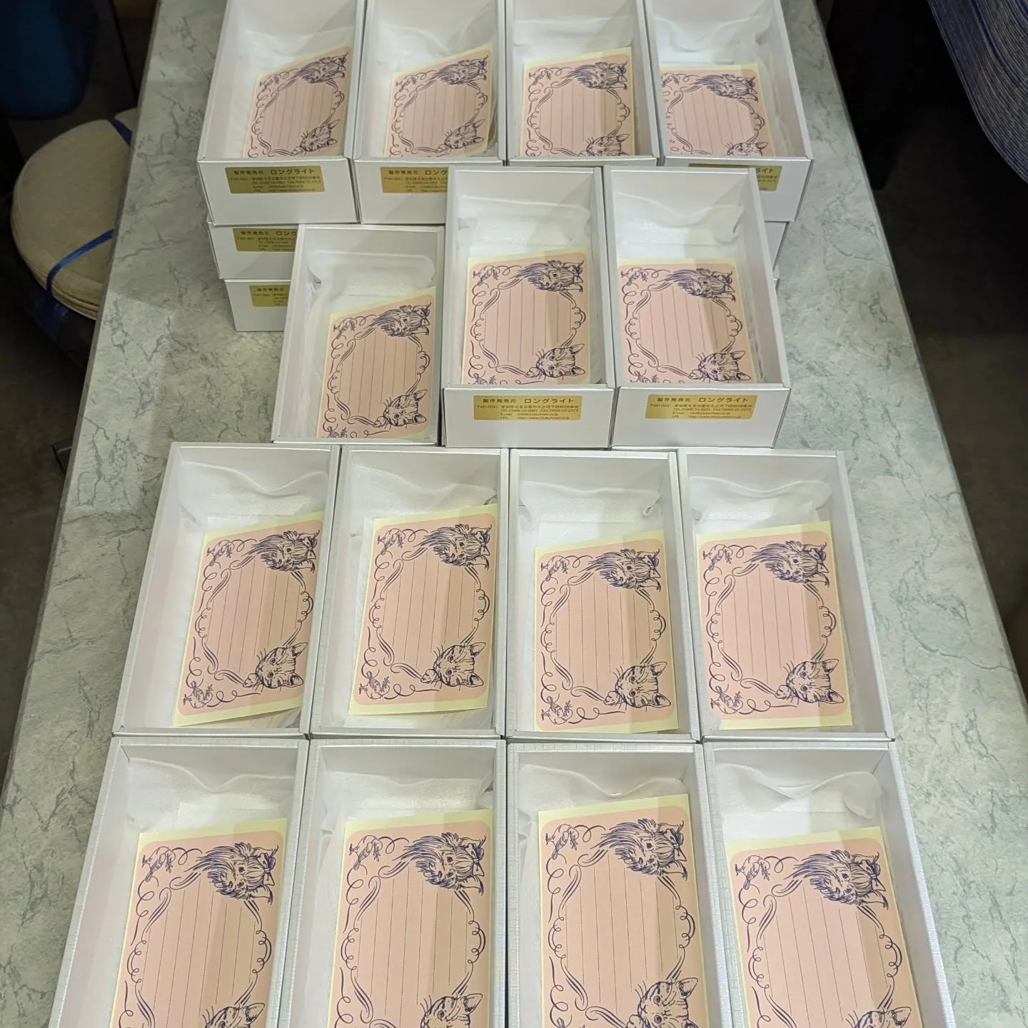 ミニサイズが在庫超えの過去一の大量注文が入り、せっせと組み立...