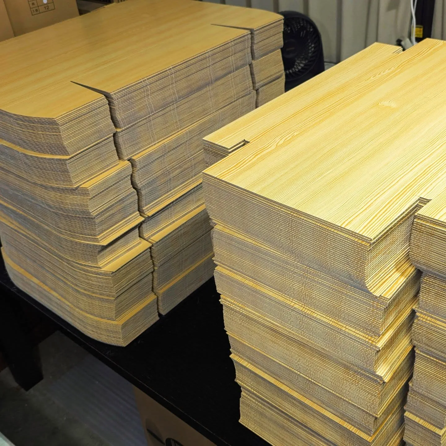 木目と星柄の加工開始。